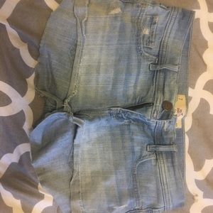 *WOMEN Hollister blue jean shorts*